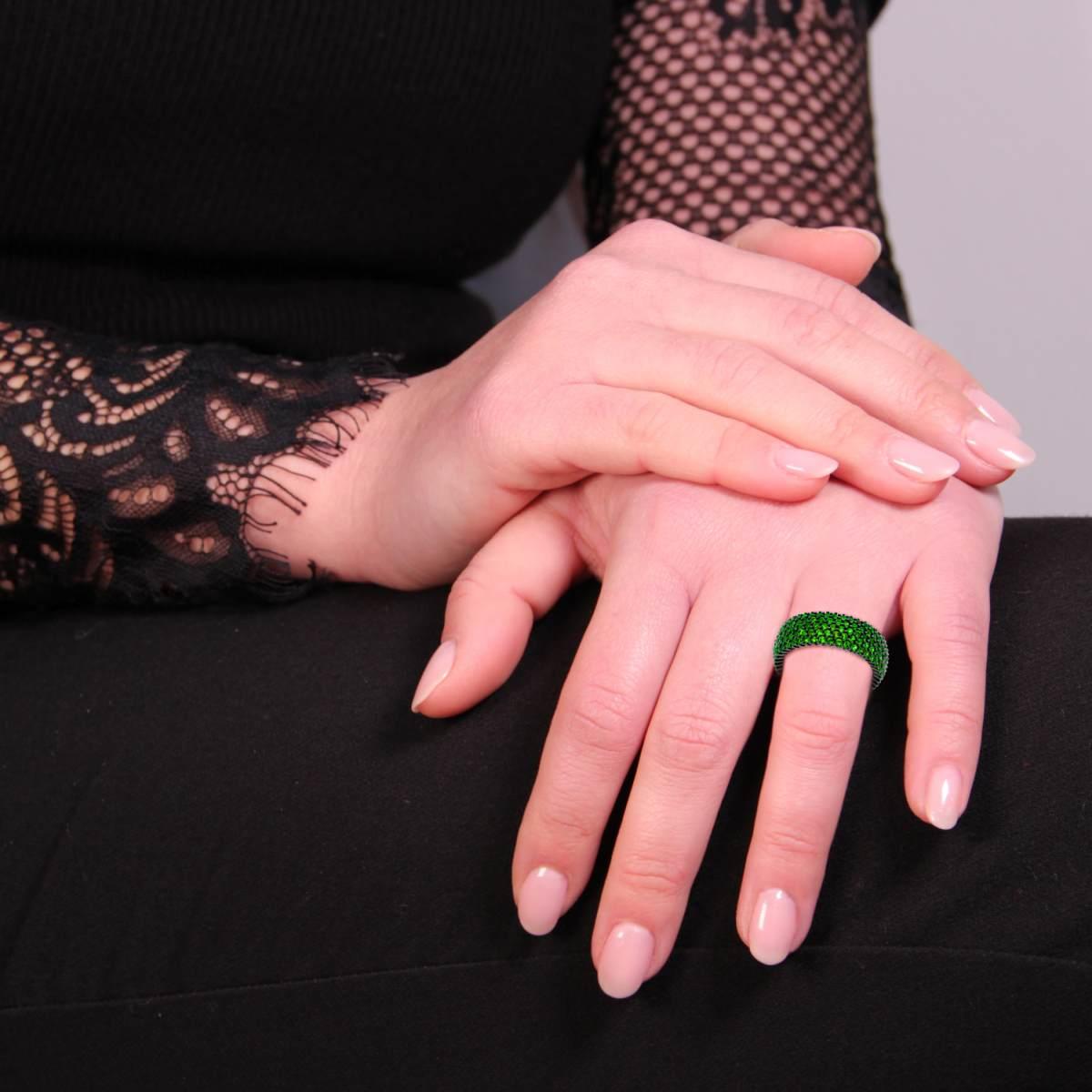 Anello Fascione a Cinque Fili con Zirconi Verde Smeraldo